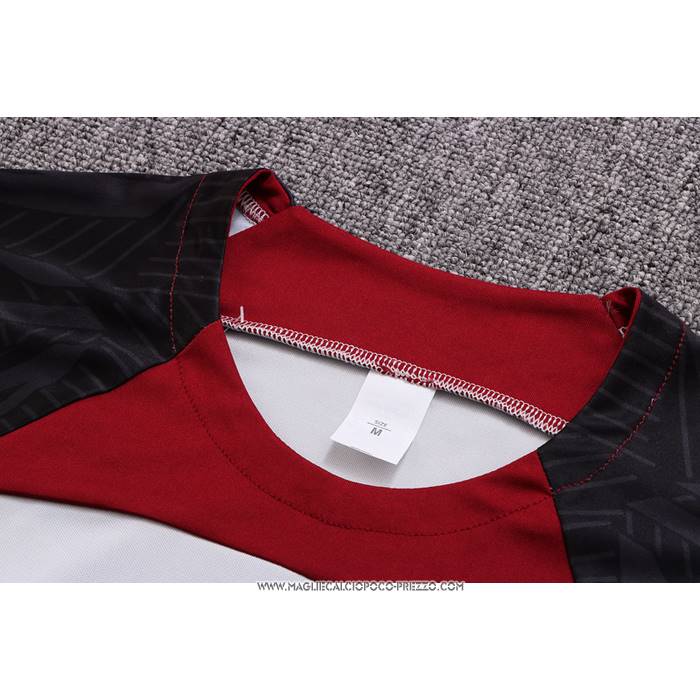 Tuta da Track
 Liverpool 2022-23 Manica Corta
 Bianco
 - Pantaloncini
